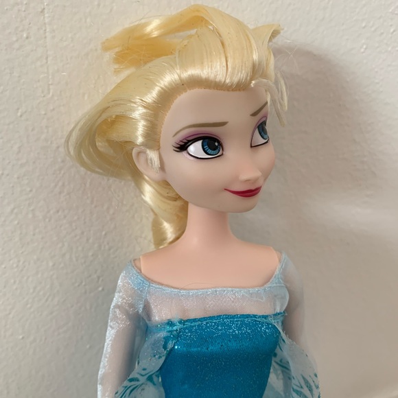 DISNEY PRINCESS FROZEN 1 CLASSIC ELSA DOLL - Picture 2 of 8
